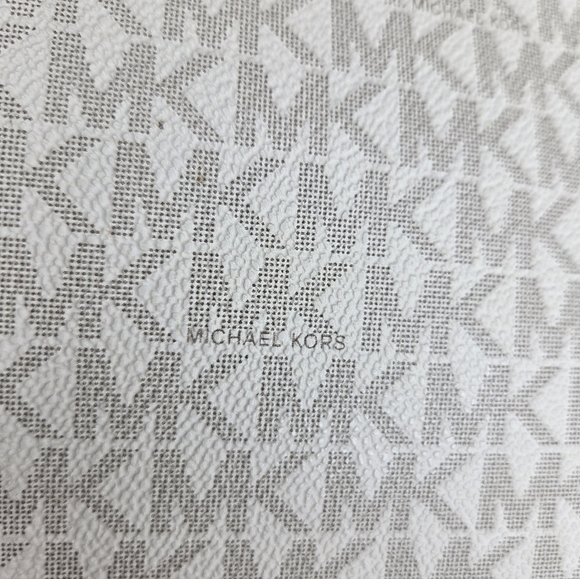 Michael Kors Cream Leather Wristlet - Picture 7 of 8